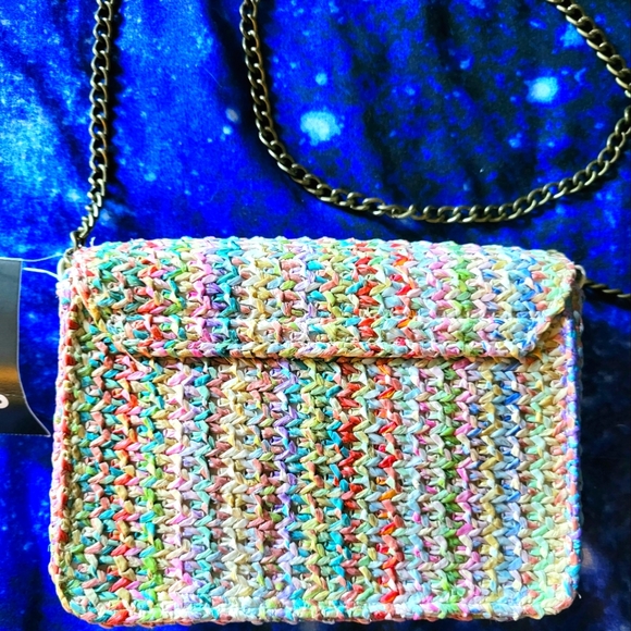 Crochet Turnlock Crossbody Bag - Picture 4 of 7